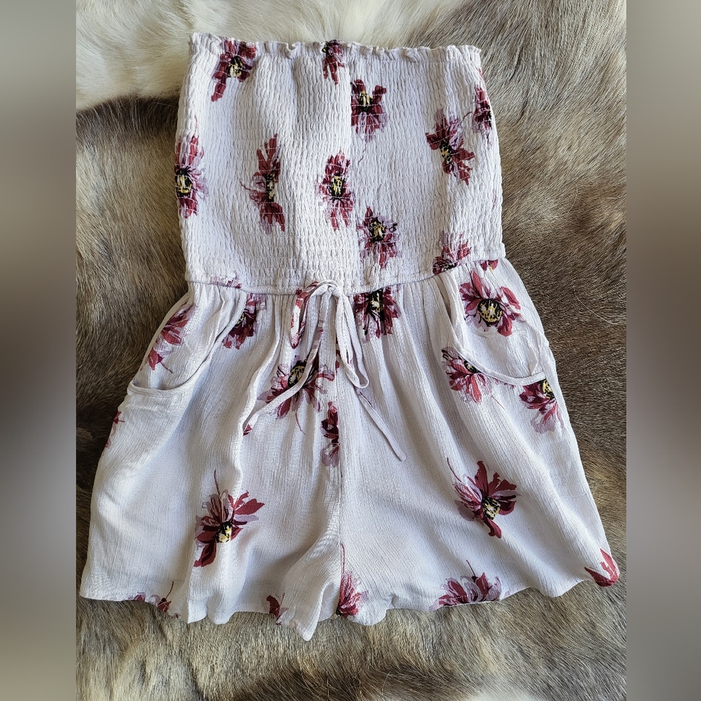 NWT Band of Gypsies Bandeau Pale Pink/Lavender Floral Romper size XS - Picture 3 of 10